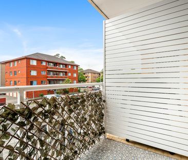 Generously proportioned located in a prime lifestyle address - Photo 4