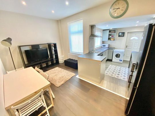 3 bedroom property to rent - Photo 1