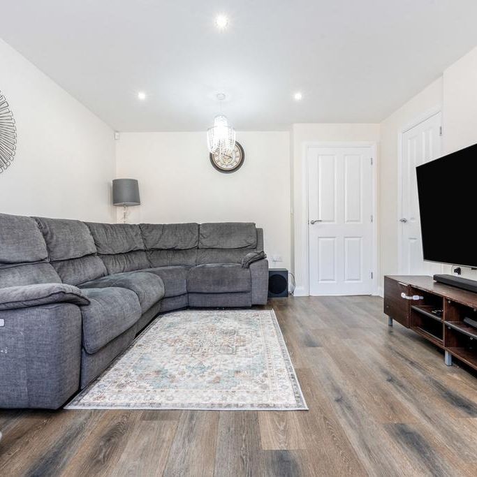 3 bedroom semi-detached house to rent - Photo 1