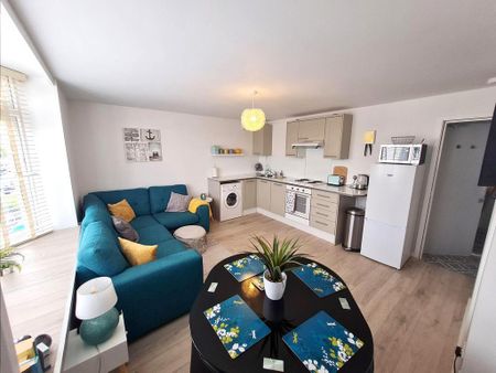 2 bedroom flat to rent - Photo 2