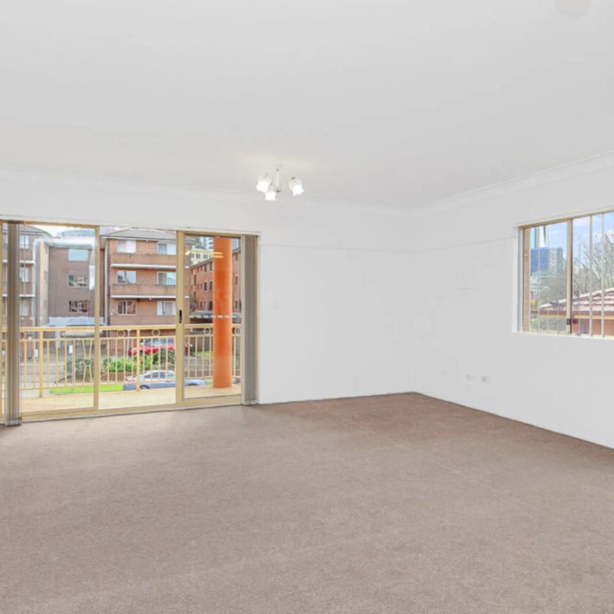 Spacious 2 Bedroom Apartment - Photo 1