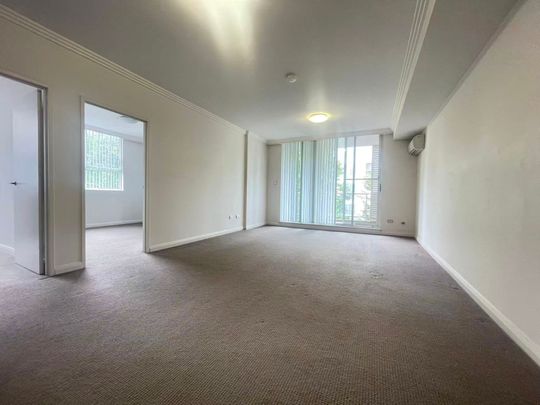 Modern 2-Bedroom Apartment in Prime Location - Homebush West - Photo 1