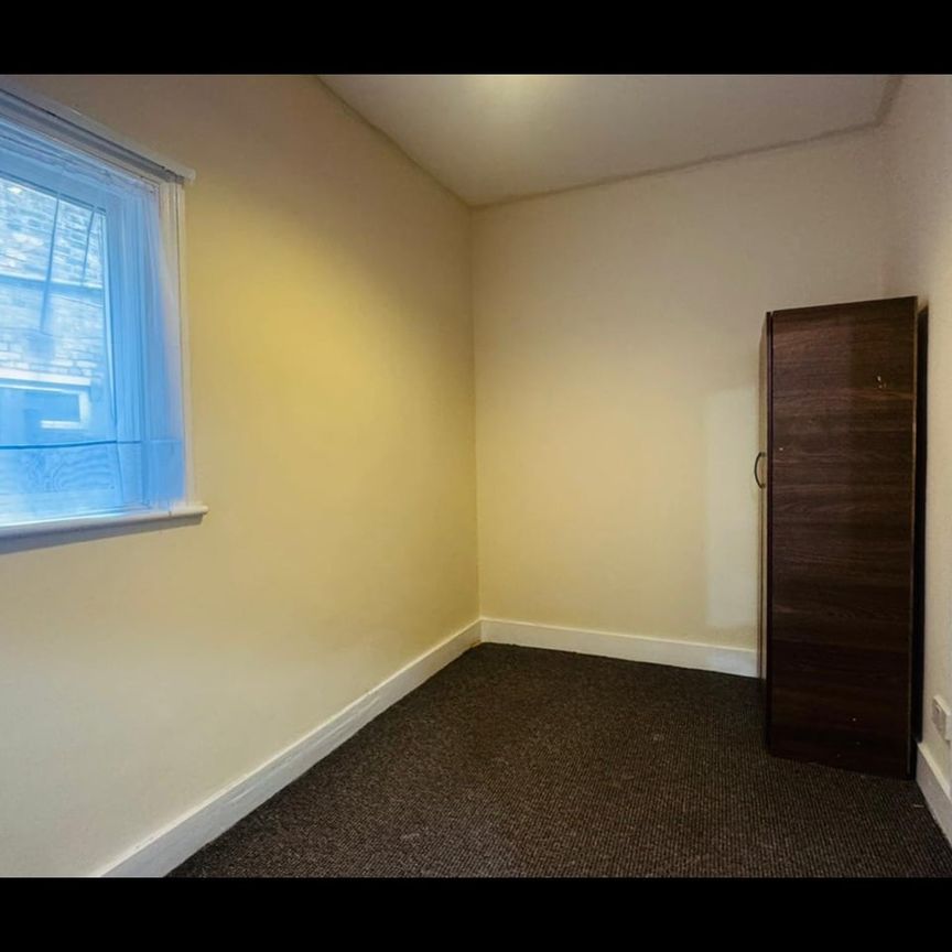 2 Bed Flat, Romford Road, E12 - Photo 1