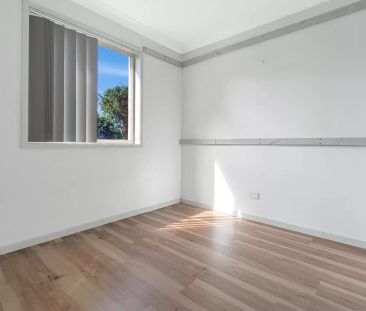 Light Filled Home - Photo 3