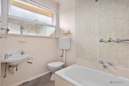 SPACIOUS | TWO BEDROOM | QUIET BLOCK - Photo 3