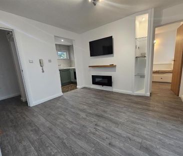 8c Lesley Heights, Glassillan Grove, Greenisland, Carrickfergus, BT... - Photo 4