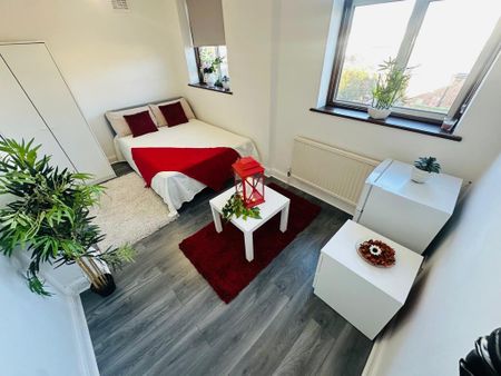 Property to rent - Photo 2