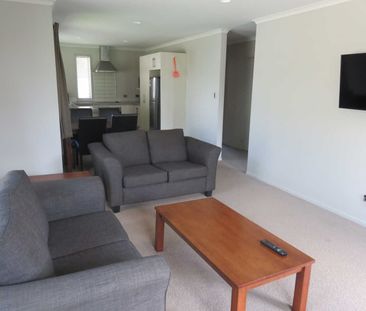 Fully Furnished Brick Townhouse – Walk to University This well-pres... - Photo 1