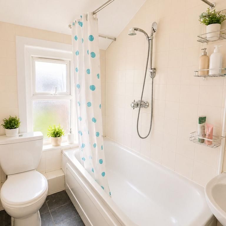 5 bedroom semi-detached house to rent - Photo 1