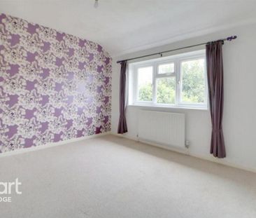 3 bedroom end of terrace house to rent - Photo 3