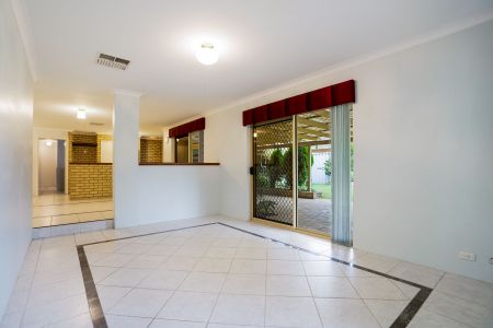 LARGE FAMILY HOME IN LEEMING HIGH SCHOOL ZONE! - Photo 4