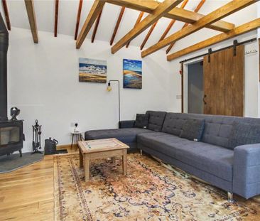2 bedroom barn conversion to rent - Photo 1