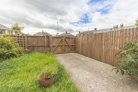 3 bedroom terraced house to rent - Photo 2