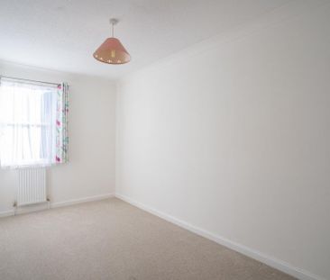 3 bedroom end of terrace house to rent - Photo 3