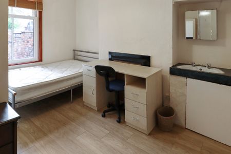 7 Bed Student Accommodation - Photo 4