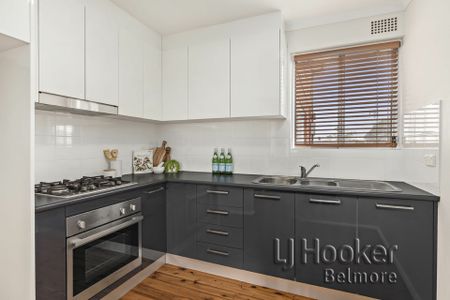 Spacious Two-Bedroom Ground Floor Unit in Prime Location! - Photo 4