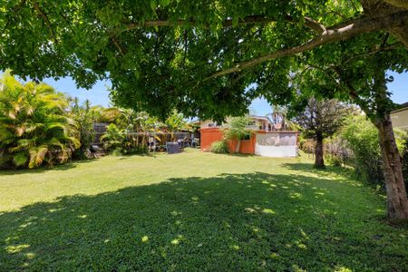 Recently Renovated - Family Home in Margate - Photo 3