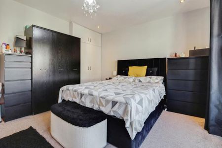 2 bedroom semi-detached house to rent - Photo 3