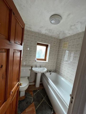 1 bedroom in a flat share to rent - Photo 5