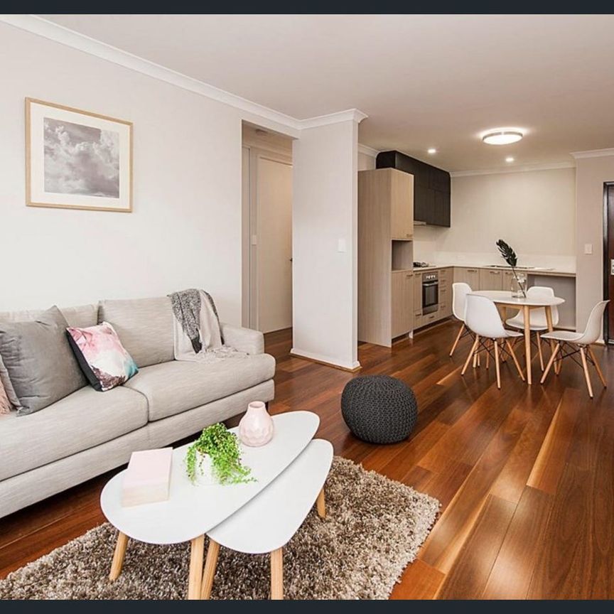 Stylish, Secure Apartment – Perfect for Easy Living or Lock-and-Leave - Photo 1