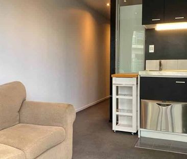 Furnished 2 Bedroom Queen Street Apartment - Photo 1