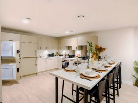 Deluxe Ensuite (Floors 1-12) - Photo 4