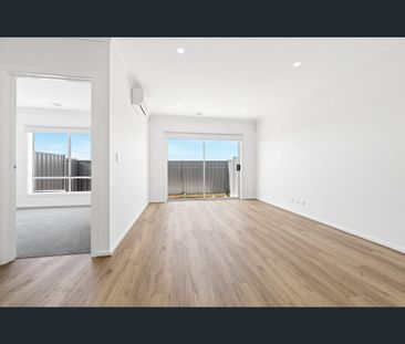 32 Kingia St, Cobblebank, Vic 3338 - Photo 1