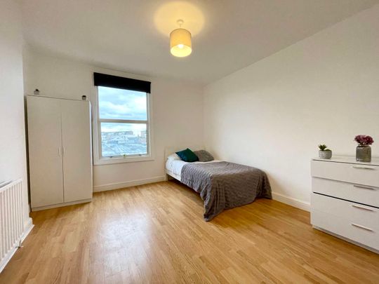 The Vale Front Right Room - Photo 1