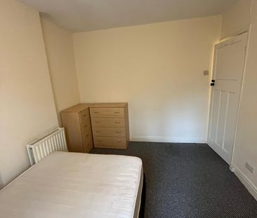 Room in a Shared House, Kelso Gardens, LS2 - Photo 2