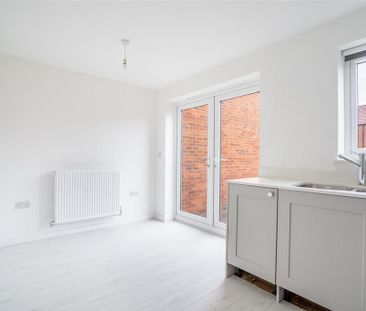 2 bedroom semi-detached house to rent - Photo 3