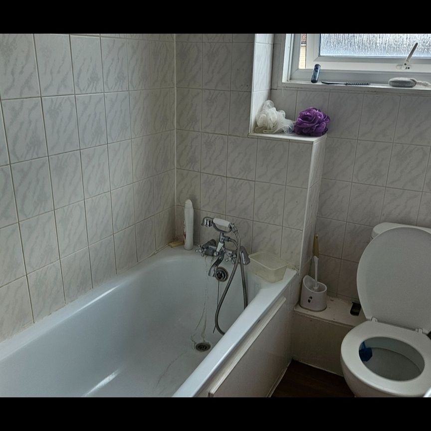 Room in a Shared House, Crocus Field, EN5 - Photo 1