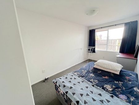 A front townhouse in excellent condition. - Photo 2