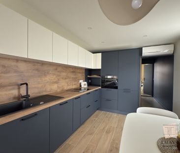 T2 meublé 2ème étage Saint Genès entièrement rénové et décor - Photo 5