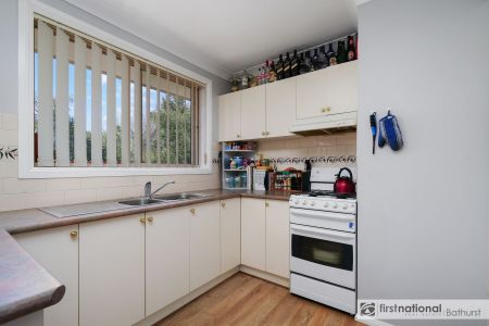 Charming Two Bedroom Townhouse - Photo 3