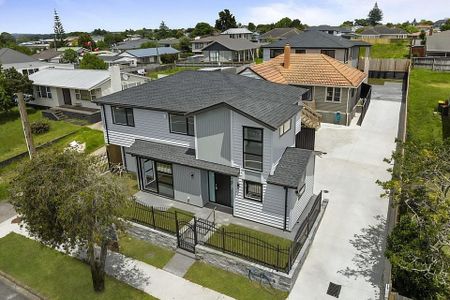 36 Christmas Road - Charming 5BR Manurewa Haven - Photo 3