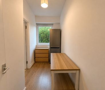 Room in a Shared Flat, Kirby Estate, SE16 - Photo 5