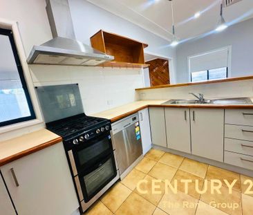 Beautifully Renovated 3-Bedroom Home Just a Short Walk from Toongab... - Photo 1