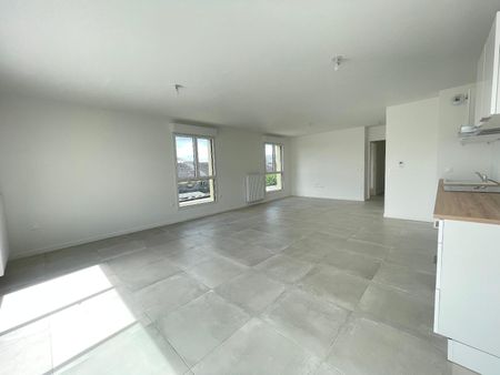 Location Appartement 3 pièces 80m² BORDEAUX 33800 - Photo 2