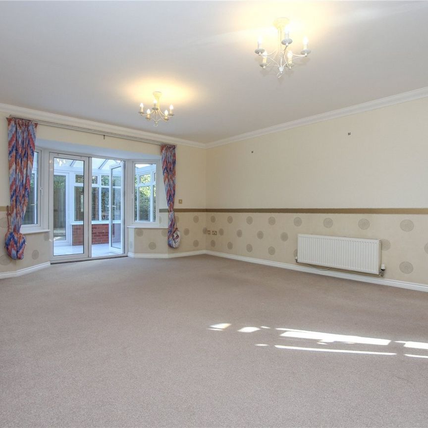 Coburn Gardens, - Photo 1