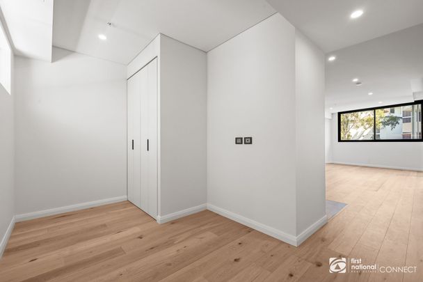 Modern Elegance in Near New Luxury Unit Complex | 1-Bedroom - SPECTACULAR VIEWS from rooftop communal area - Photo 1