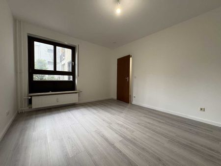 WBS mit Dringlichkeit! Frisch renovierte 2-Zimmer-Wohnung! - Photo 3