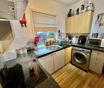 3 bedroom end of terrace house to rent - Photo 3