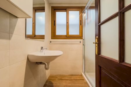 Cozy room in Avinyó street - Photo 5