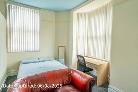 Room 1, 38 Heslington Road - Photo 2