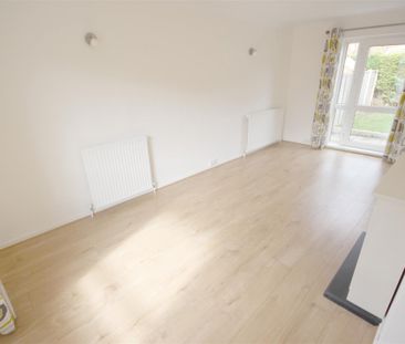 3 Bedroom House - Mid Terrace To Let - Photo 6