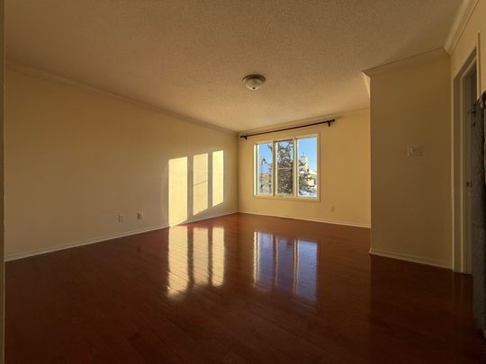 For Lease - 2 Kentsdale Drive, South of Baseline to Knoxdale, Ontario - Photo 1