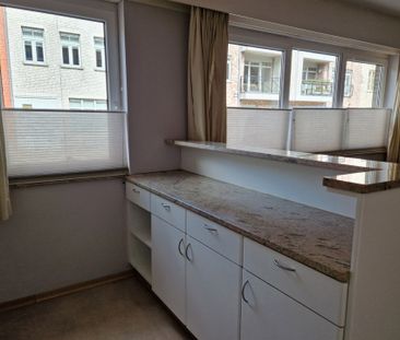 Gelijkvloers appartement, 2 slaapkamers, terras en staanplaats - Photo 2