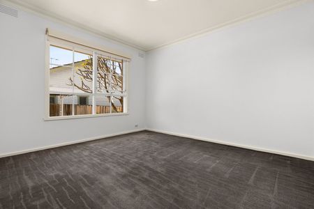 2/17 Clyde Street, Kew East VIC 3102 - Photo 3