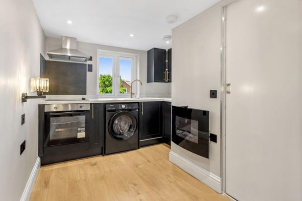 Flat To Let - Photo 1