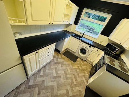 3 bedroom end of terrace house to rent - Photo 4